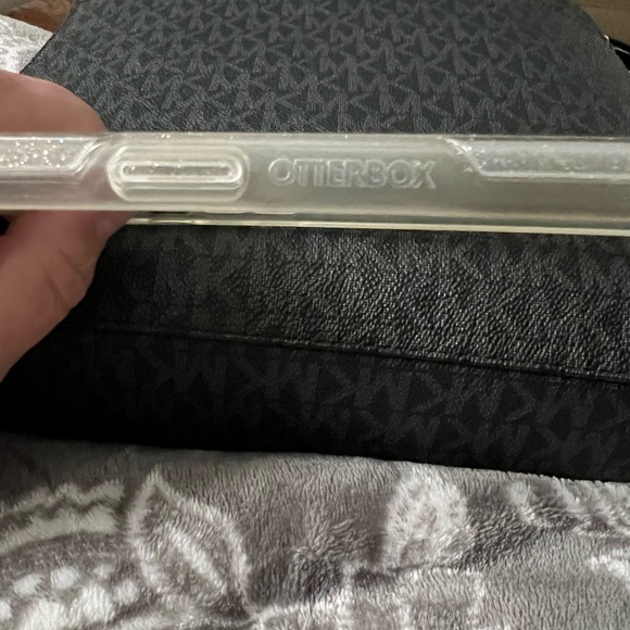 IPhone XS Max Otterbox case - Picture 4 of 7